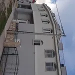 Water View Brand New Apartment, Short Stroll To Beach, Peaceful! Košljun