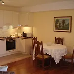 Daire Water View Brand New Apartment, Short Stroll To Beach, Peaceful! Košljun