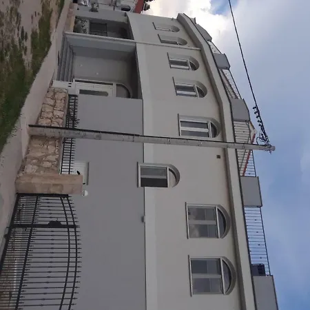 Water View Brand New Apartment, Short Stroll To Beach, Peaceful! Košljun