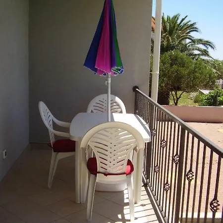 Water View Brand New Apartment, Short Stroll To Beach, Peaceful!