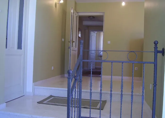 Water View Brand New Apartment, Short Stroll To Beach, Peaceful! Lägenhet *