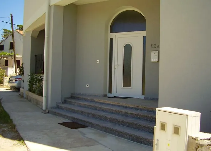 Water View Brand New Apartment, Short Stroll To Beach, Peaceful!