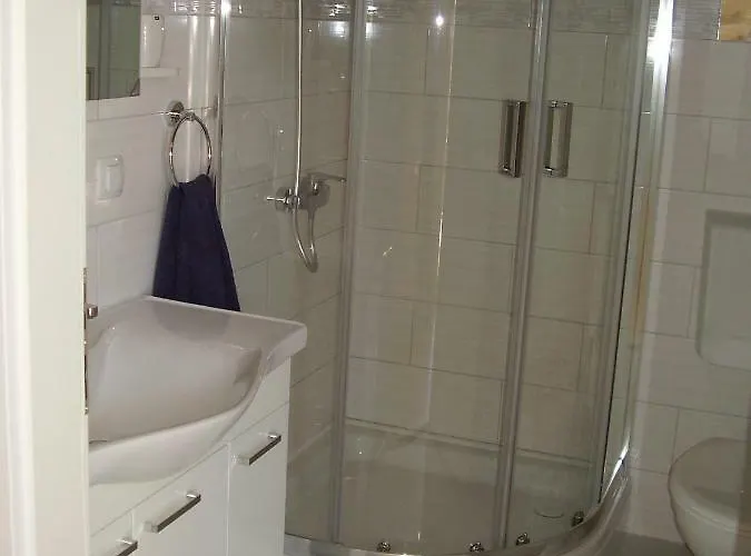 Water View Brand New Apartment, Short Stroll To Beach, Peaceful! Lejlighed *