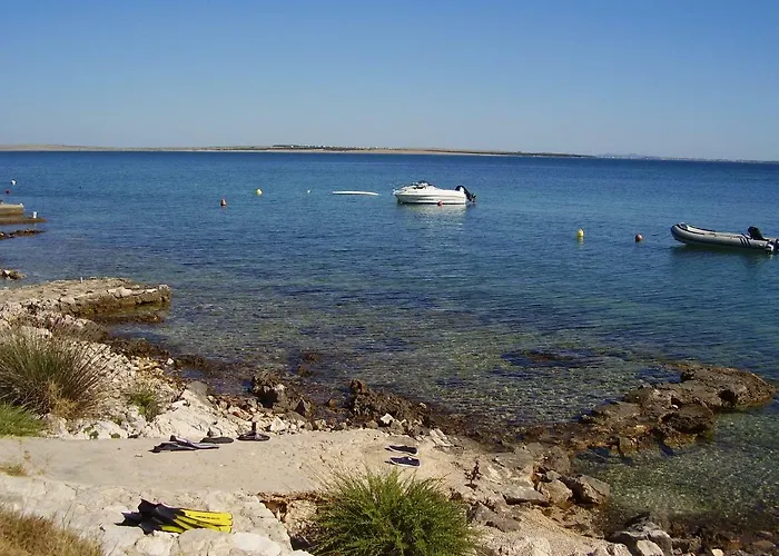 Water View Brand New Apartment, Short Stroll To Beach, Peaceful!