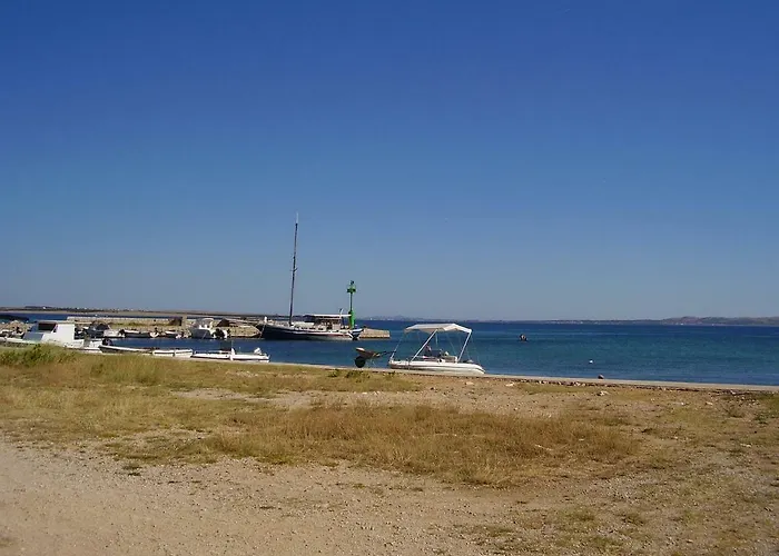 Water View Brand New Apartment, Short Stroll To Beach, Peaceful! Košljun