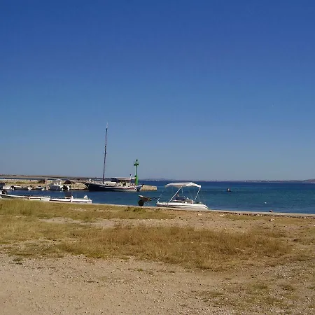 Water View Brand New Apartment, Short Stroll To Beach, Peaceful! Košljun